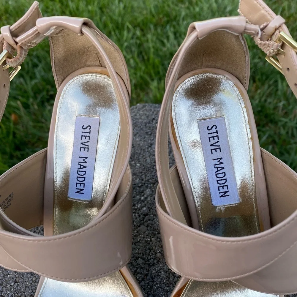 STEVE MADDEN~DANCER~COUPLE SCUFF MARKS AS SHOWN~PATENT LEATHER~SIZE 7 1/2~BR